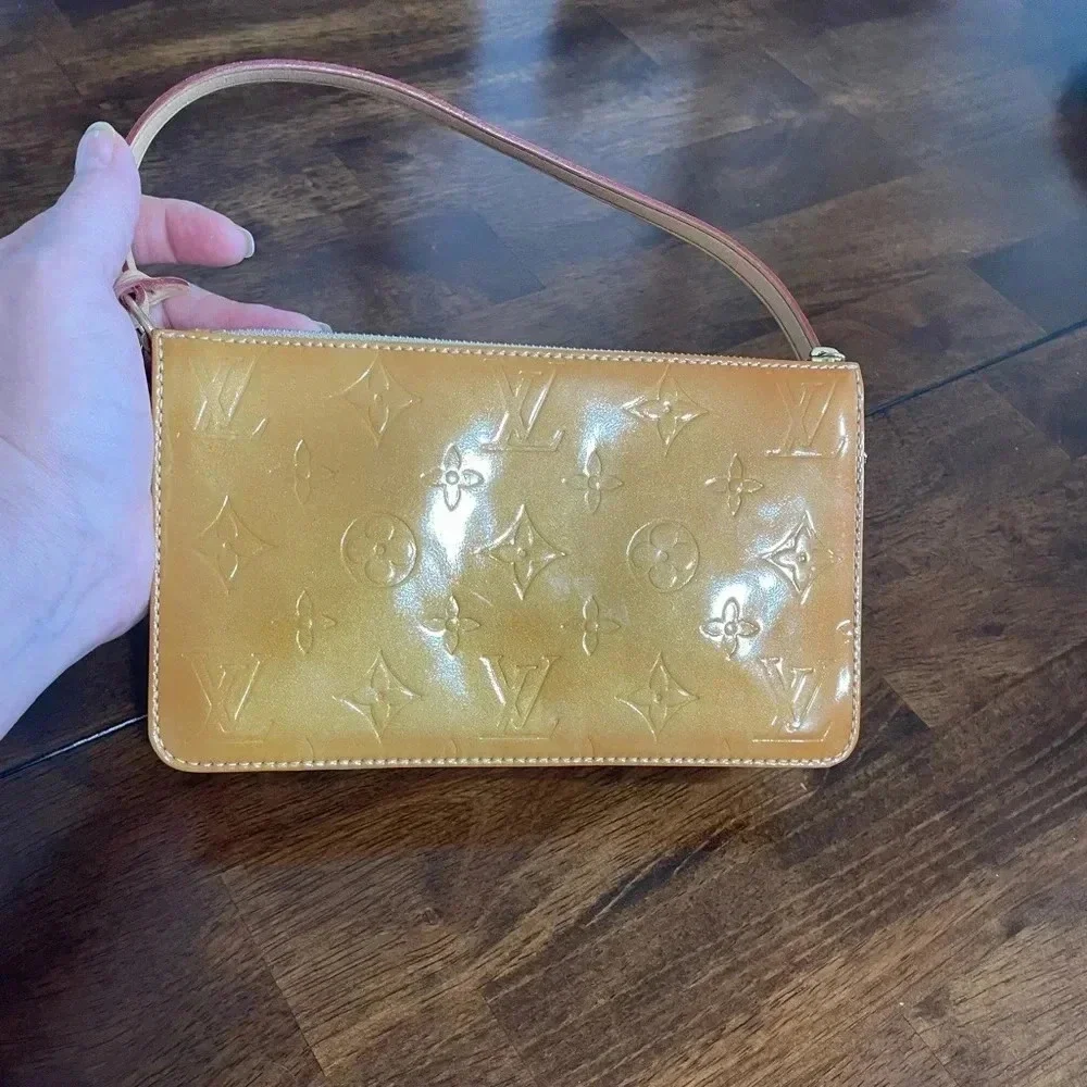 Louis Vuitton Lexington Vernis Pouchette